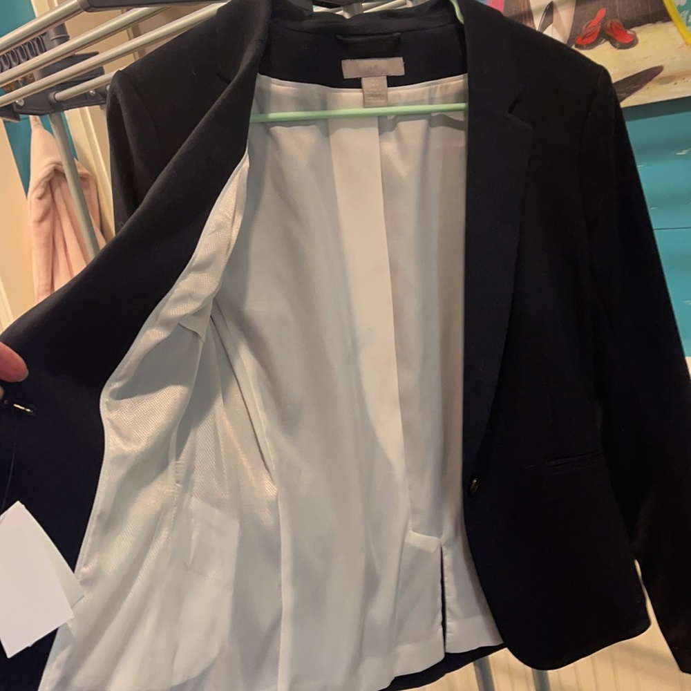 COPY - HM Women’s Short Waisted Black Blazer - Picture 7 of 8